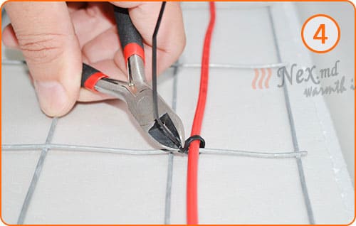 Монтаж нагревательного кабеля к металлической сетке на пластиковые хомуты - Рисунок 4
